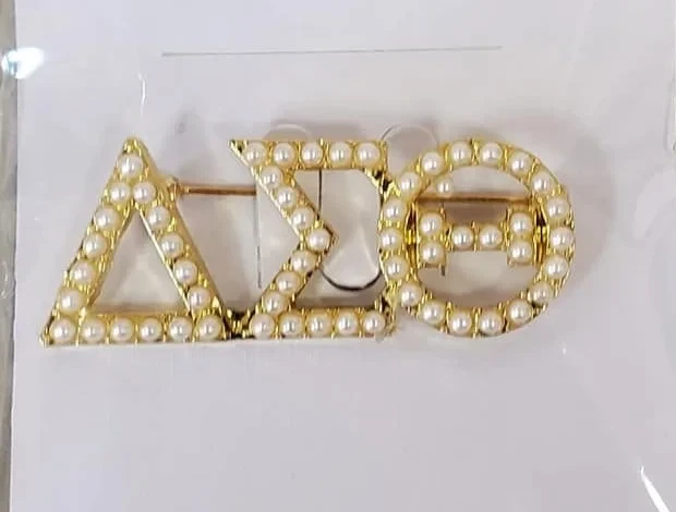 Gold ΔΣΘ letter brooch set with white pearls